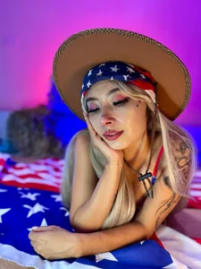 SabrinaSpell_ Hotter Than Fireworks 💙 Hình 3