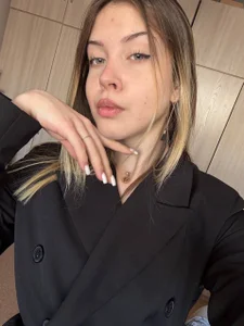 NiaAnderlik Public Pic 2