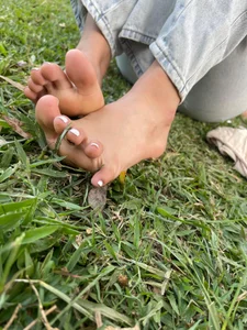 Hot_valerygh worship the feet of your goddess Pic 7