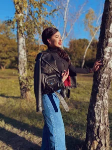 TianaPosh When you're sexy even with clothes on Foto 2