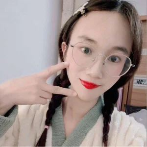 Lili_666 Public টি ছবি