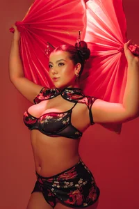 CandaseRussell Ritual in red: where elegance becomes temptation Gambar 6