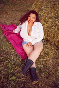 MiryamInes Fun in the hay! Pic 4