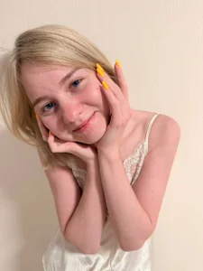 OdelinaFicken in white dress Foto