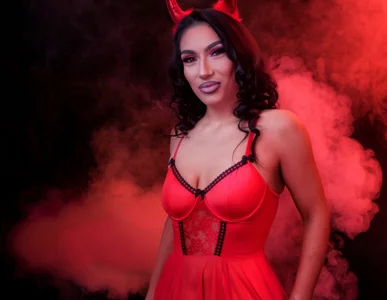 Bella_Jonnes Hell is hotter slika 9