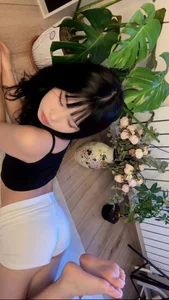 My feet are so cute—do you agree? Hehe 💕 od GertrudeJohnson  3 snímek
