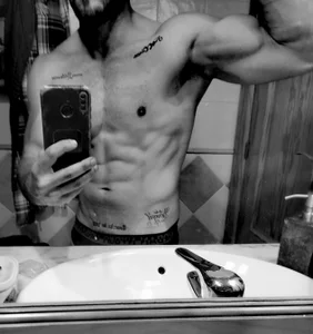 AlvaritoEM's XXX Nude Photo 2