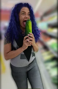 freyadevil333 When I Touched the Cucumbers... Everyone at the Supermarket Stared! Bilde 4