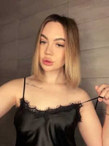 undress me de BootyTrisha  7 photos