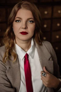 YourUniverserのBusinesslike, daring and sexyの 9枚の写真