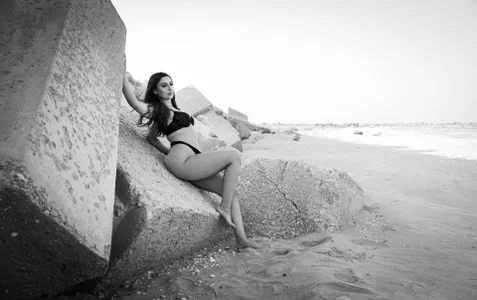 Ocean breeze, sultry vibes od VallerieJones  6 snímek