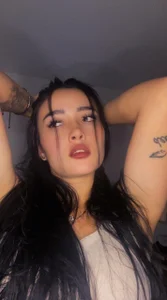 LauraBellinni Public Bilde