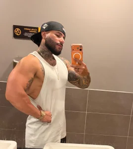 you wish my body🥵🔥 de Apolo_rousse1  2 photos