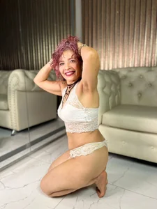 Dalila_Najjar_ my oiled body Pic