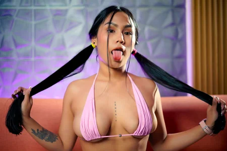 LA TI NA od aliccesmith  snímek