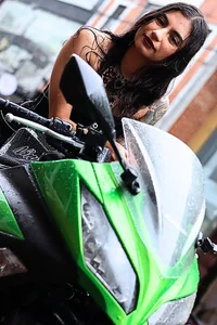 SolBeaumont1: Speed ​​and passion, that's me 😏🔥 ( 4 фото)