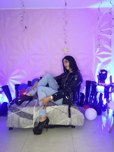 ❤️Today is Friday and happiness is mandatory❤️ de NicolleDiamonds_cg  7 Imagens