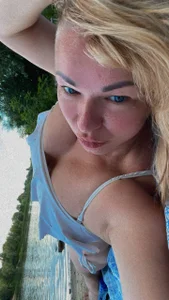 JuliaBlond Public Pic 6