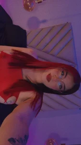 This smile hides trouble 😏 od EmmaSwift_  8 snímek