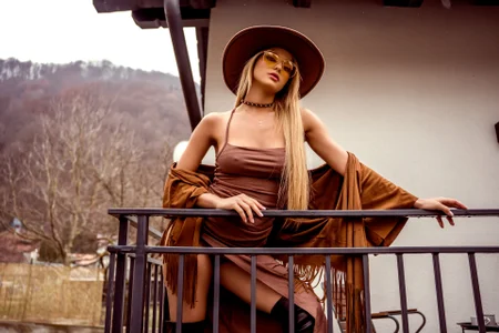 AnyaLov Untouched Immagine 