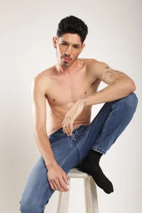 fabrizzio__I want you to lower the zipper Bild 7