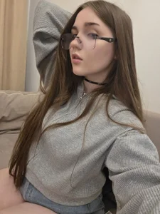 CrissyKales Trying on an outfit รูป  4