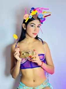 Sassy--Girl Candy show Immagine 