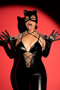Cat woman!🐈‍⬛ od Robin_H00t_2  9 snímek