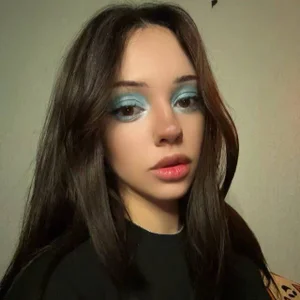 LiaVee a little bit of me)  2টি ছবি