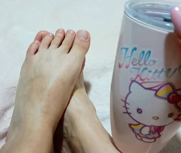 Adrianna5_ manicure and pedicure Pic