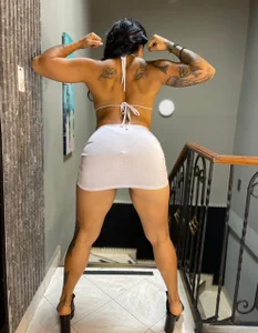 May-Clanfort 𝙏𝙝𝙚 𝙢𝙖𝙜𝙞𝙘 𝙤𝙛 𝙨𝙚𝙣𝙨𝙪𝙖𝙡𝙞𝙩𝙮 Foto 5