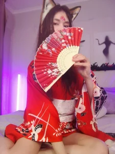 Emily_Strikeee cunning kitsune🦊🌸 Foto 4