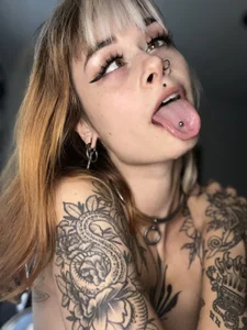 SallyDinosaur Selfies صورة واحدة|SallyDinosaur Selfies صورتان|SallyDinosaur Selfies  4 صور|SallyDinosaur Selfies  4 صورة