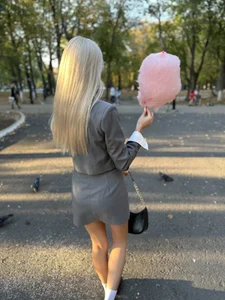 Melanie_Coopeer Student walking in the park Pic