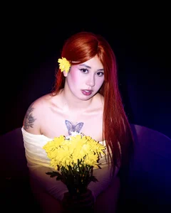 Amber_Palmer I like flowers, I included them in this session, do you like it? 💜 Pic 8