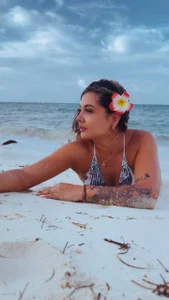 Emma_JJonesのSun, sand… and Me 🌊⛱👑の 2枚の写真