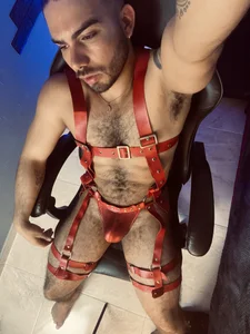 adamhairy sexy and red รูป  6