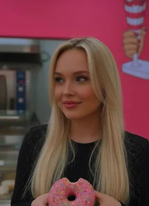 WhisGrace Do you like sweets? What's your favorite candy? For some reason I think it's me. 😜❤ Gambar 3