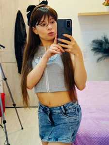 My skirt wants to be part of the floor and my body wants to be yours de VioletaNova  2 Imagens