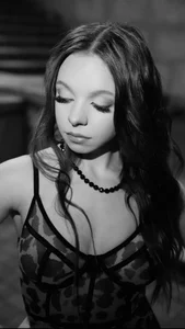 ElisabethDavis: At night🌙 ( 3 фото)