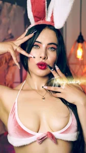 tiffanyconnor 🐇🐰🐰🐰🍓 Pic 2