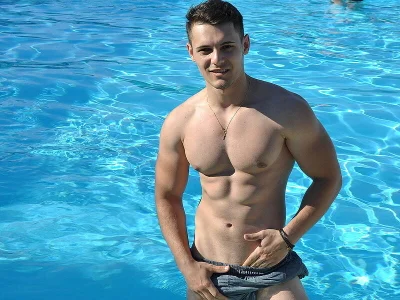 BriannSmith Public 사진