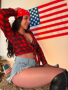🎆💋 Celebrating the 4th of July with cowgirl style 🤠🇺🇸 de DanielaMonroe  Imagens