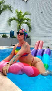 MelaniieRoux Hotties 🔥😈 Foto 2