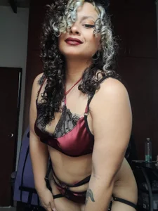 tinamqueen1 SEXY AND CLASSIC Pic