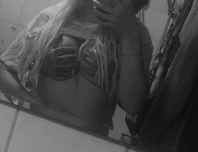 eemmixjamal's FREE Sex Photo 2