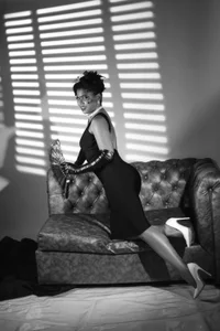 LissMonroe Black and white! Pic 3