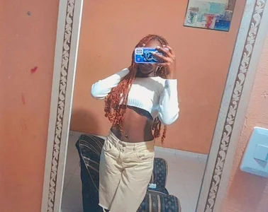 Kitty_brownx – 2 голых XXX-фото