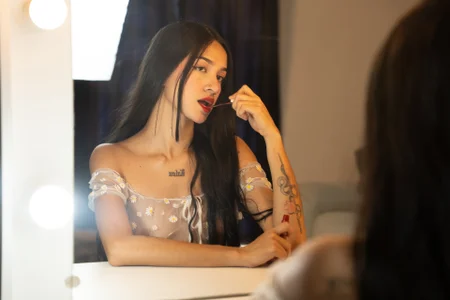 sara_stonems More in the mirror Pic 5