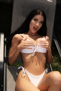 Sun rays on my tan ☀️👙⛱️